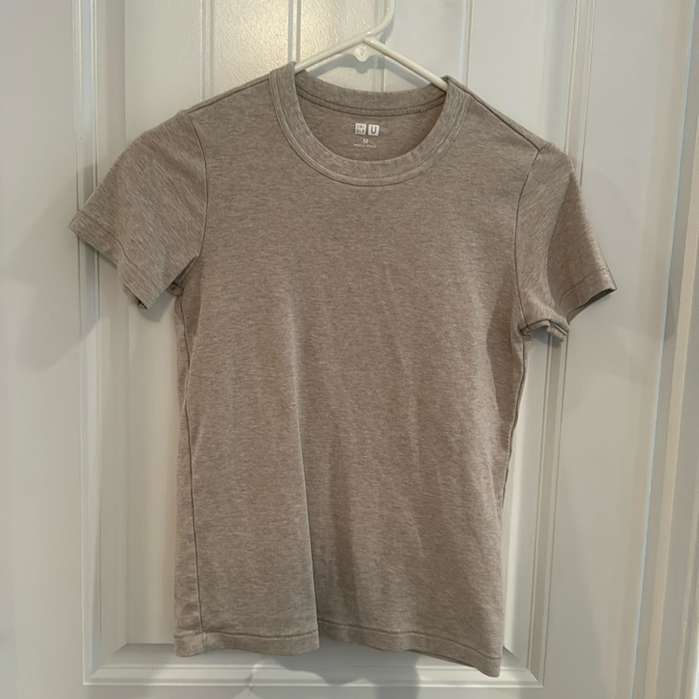 Uniqlo beige tee